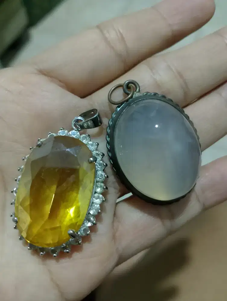 Liontin batu akik perempuan
