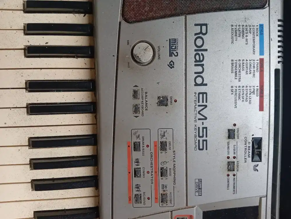Jual keyboard Roland EM 55.