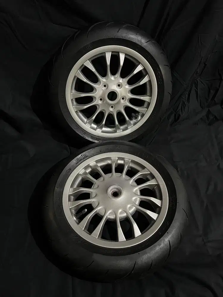 VELG ORIGINAL VESPA SPRINT IGET RING 12 + BAN MAXXIS R1