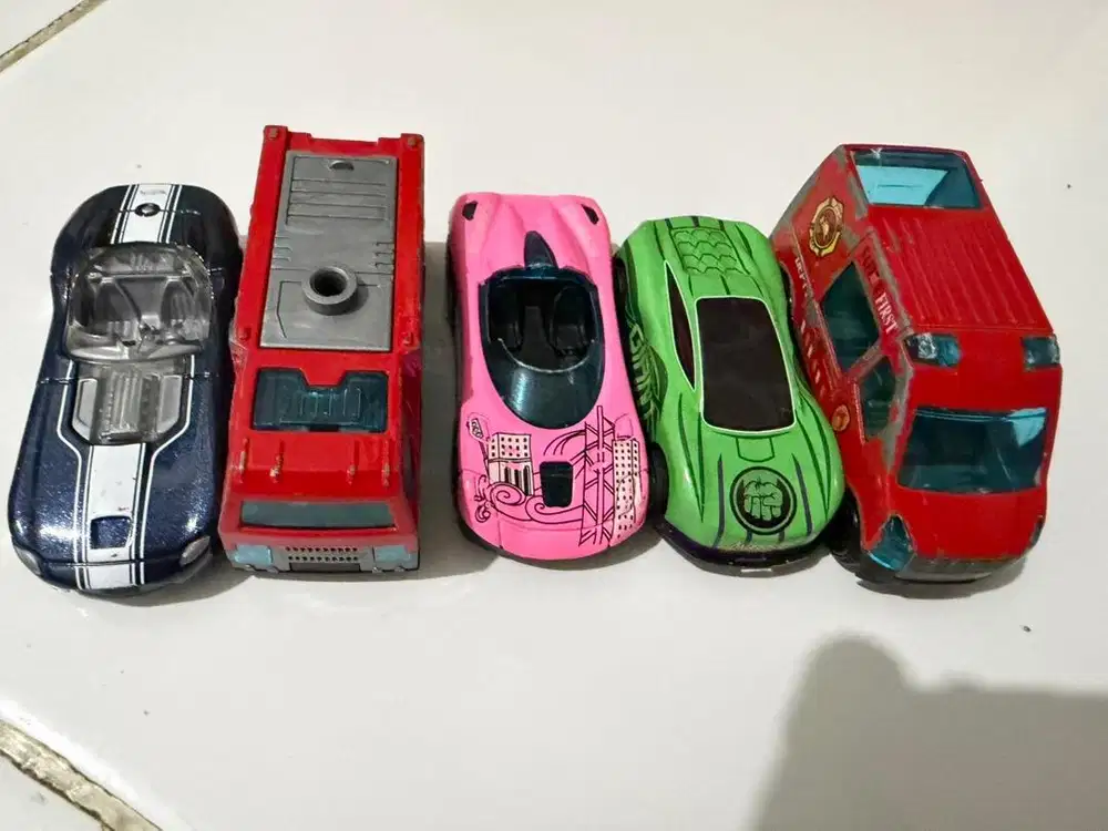Mainan mobil-mobil an anak