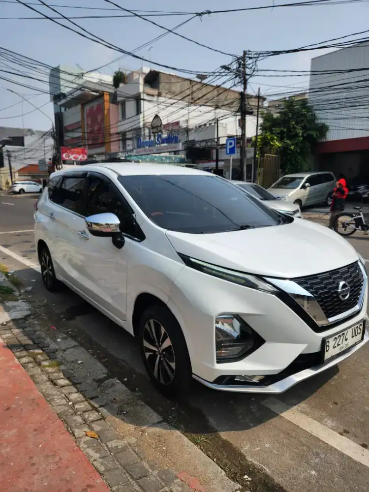 NISSAN LIVINA.  VL.  AT. 20