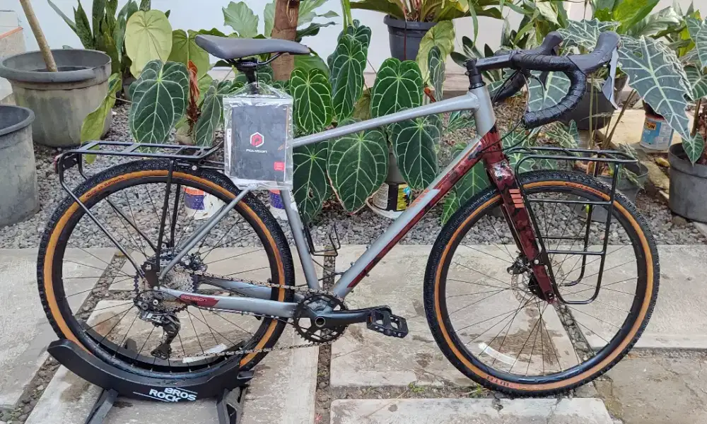 Sepeda Gravel Bend R5 size L belas mulus nota buku lengkap