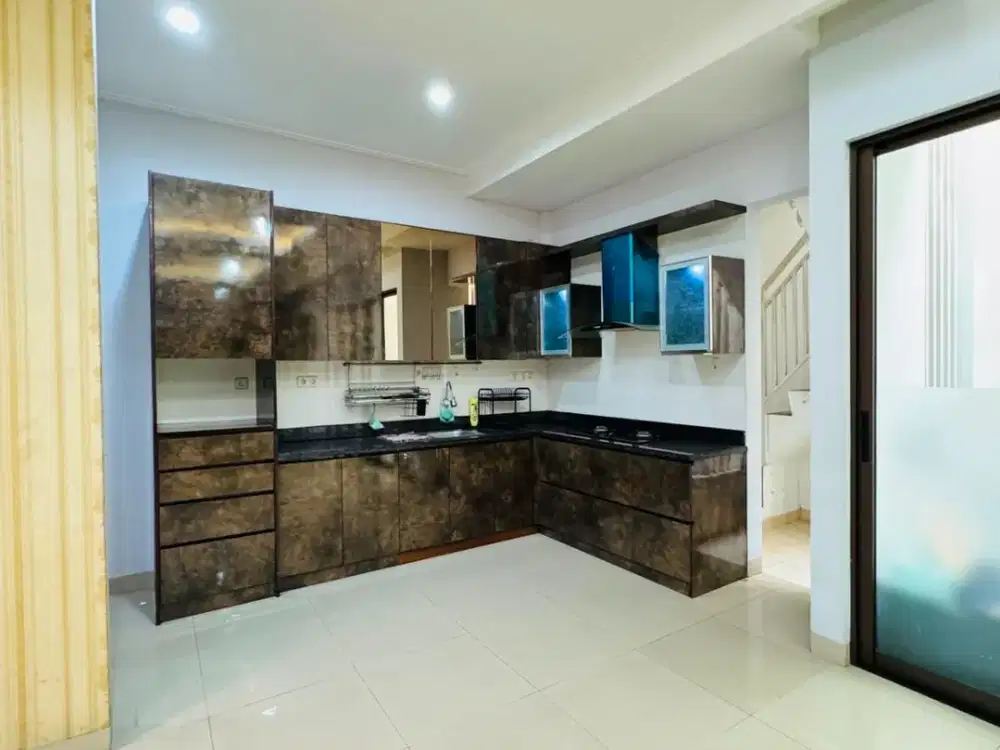 Rumah Green Lake City, Cluster asia 6x18, SHM, 4 BR, Semi furnihsed