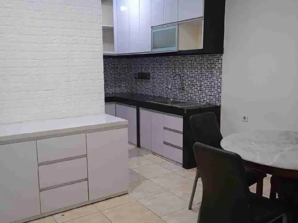 Disewakan Rumah daerah Palem Lestari Jakarta Barat