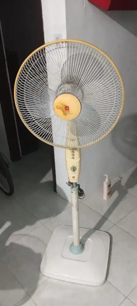 kipas angin berdiri merk kdk
