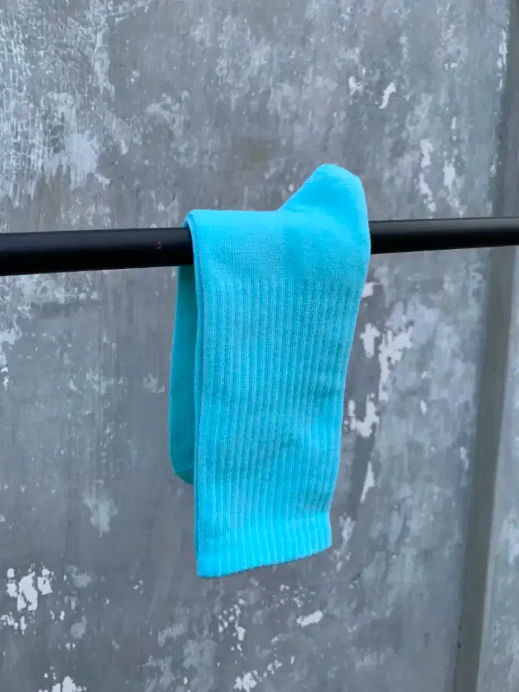 Kaos kaki dewasa