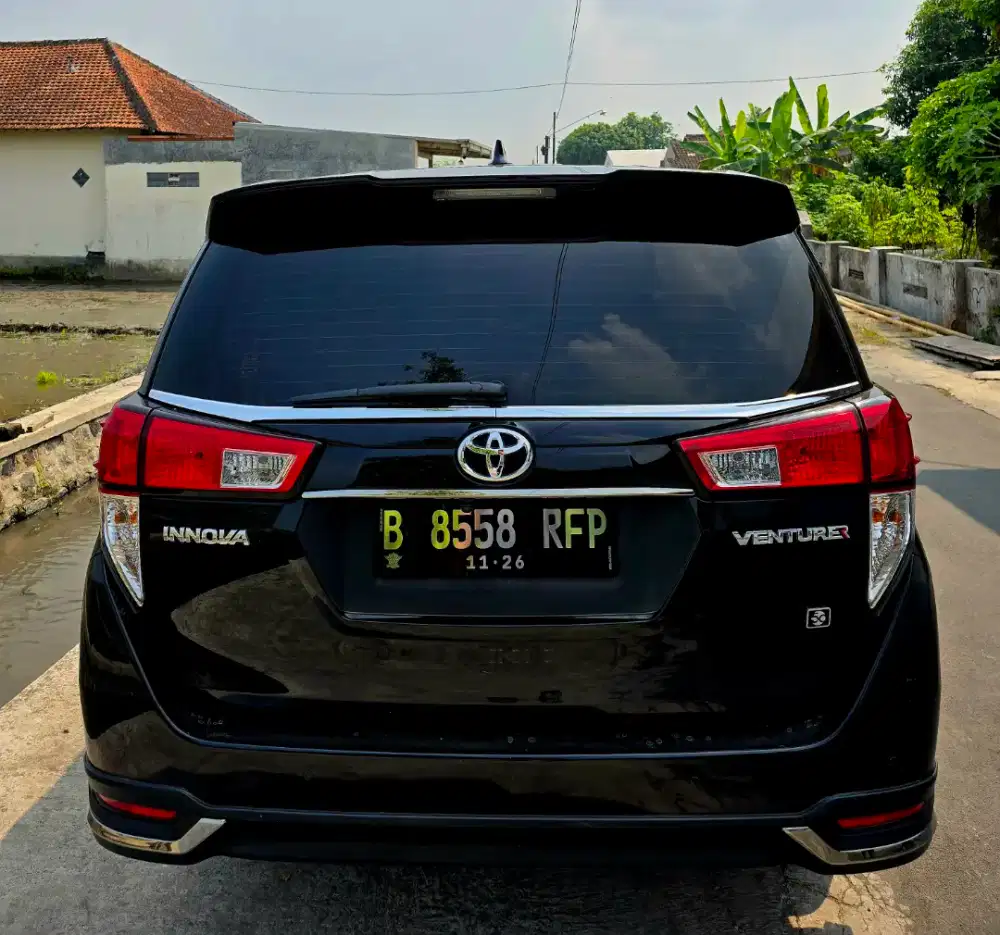 Innova Venturer Diesel 2.4 AT