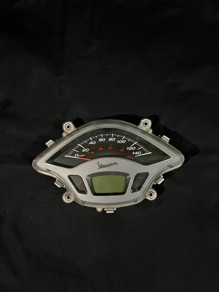 SPEEDOMETER ORIGINAL VESPA SPRINT ( LIKE NEW )