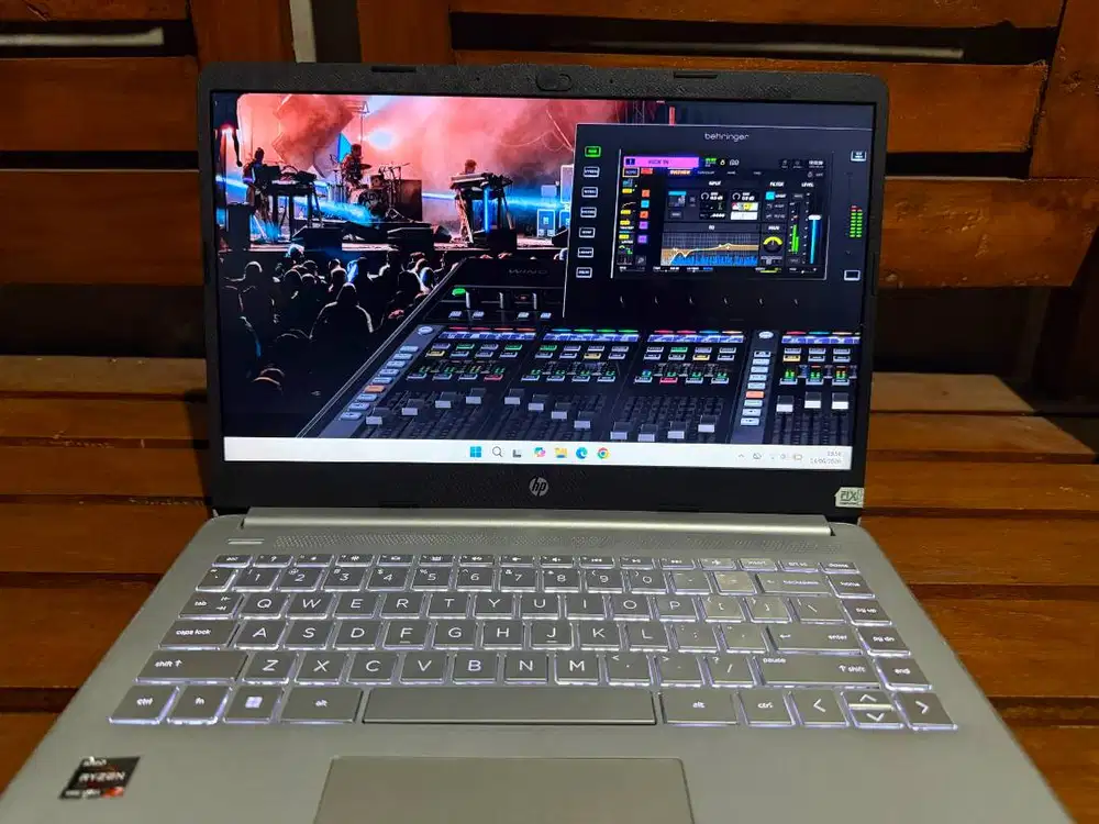 Laptop HP 14s fq1036AU Ryzen Ryzen 7 5700U