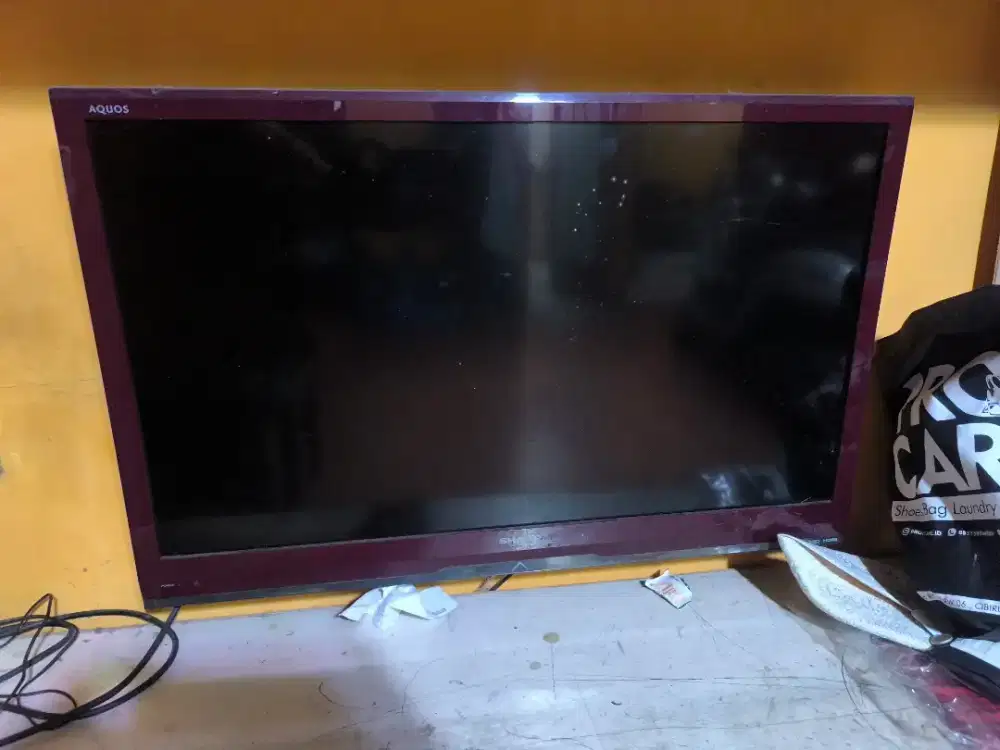 Sharp Aquos 32 inch, bonus : Android Box B7608H