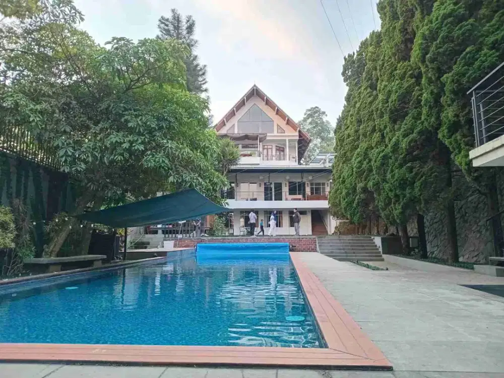 Dijual Rumah Area Setiabudi Mewah Luas Full fasilitas Ada Kolam renang