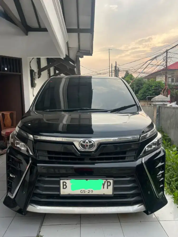 CASH Toyota Voxy 2.0 2019 / 2020