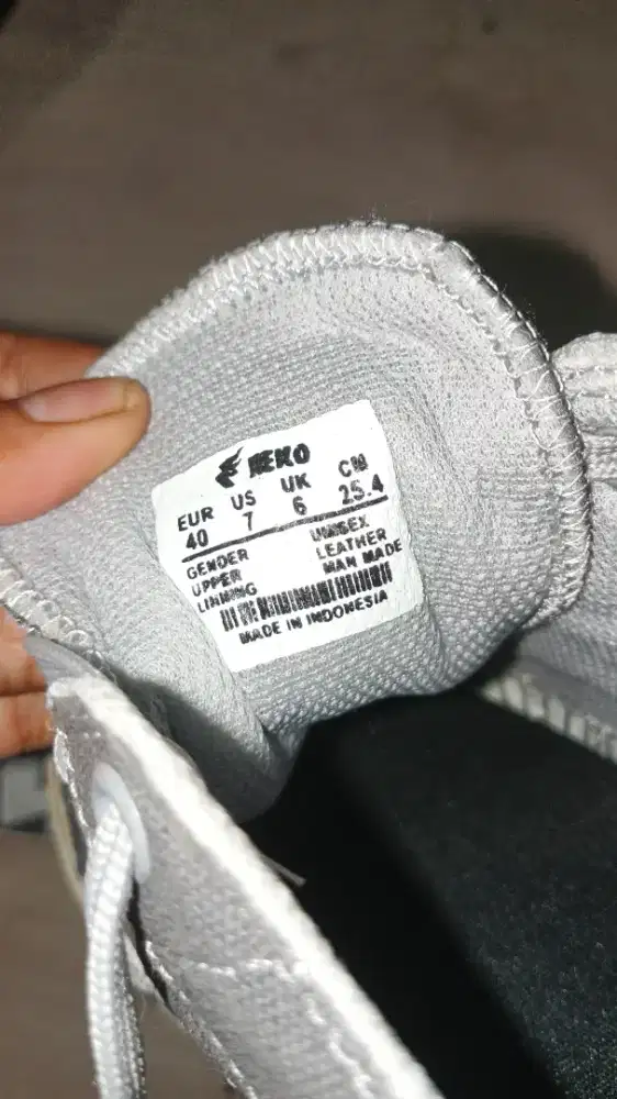 Sepatu aeko second