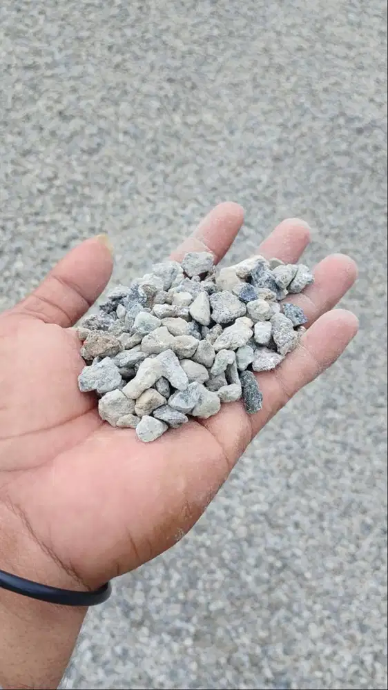 Batu screening / skrining kualitas bagus 1 truk colt diesel +/- 5 M3