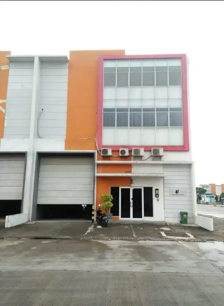 Disewakan Gudang Posisi Hook di Bizpark Cakung dan Sudah Ada Kantornya
