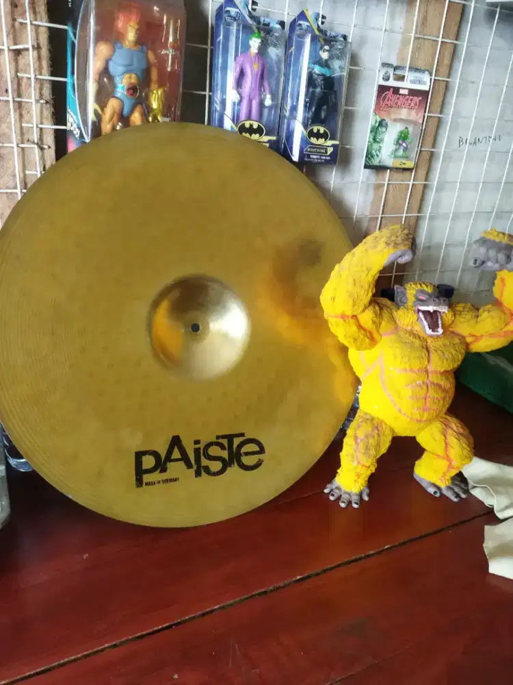 Red cymbal paiste pst 3