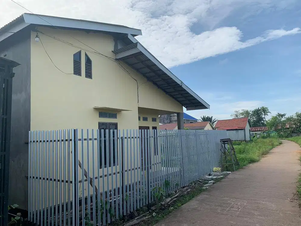 DIJUAL RUMAH 2 LANTAI 2 KM 2 KT