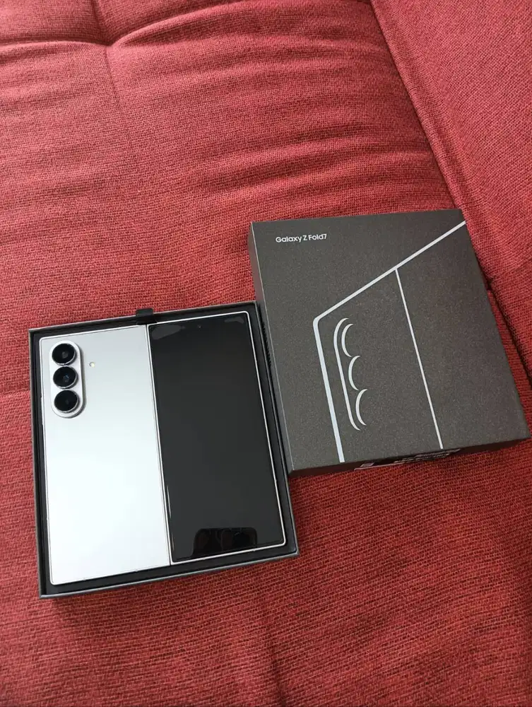 Samsung Galaxy Z Fold 7 12/512gb sein like new