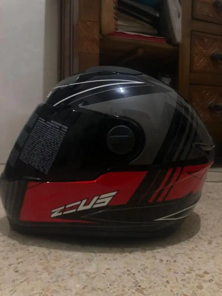 HELM ZEUS ZS811