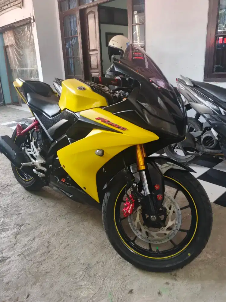 Yamaha R15 V3 Kuning
