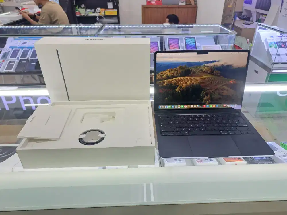 Second Macbook Air M3 16/256GB Midnight IBOX ON Mulus Like New Nego