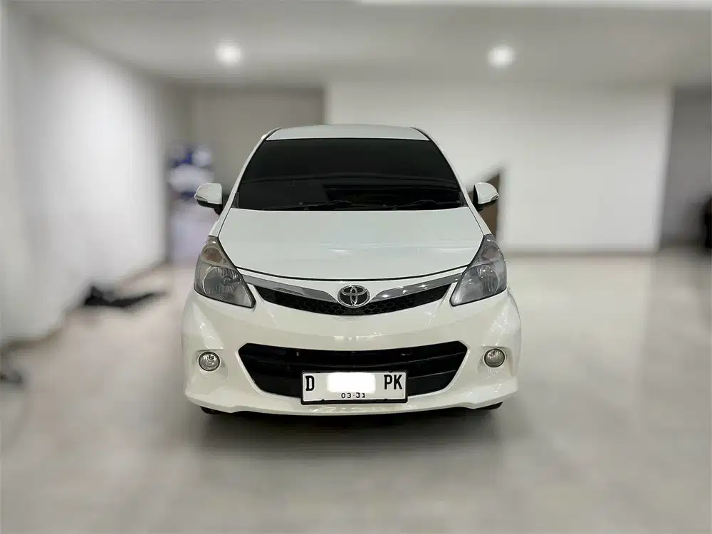 Toyota Avanza Veloz 2012 matic putih