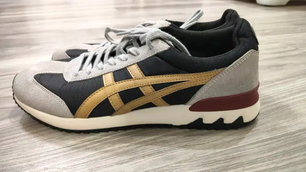 Jual murah sepatu onitsuka 300 rb, no.43