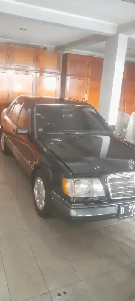 Mercedes-Benz E220 Masterpiece W124 M/T Tahun 1996 RARE unit