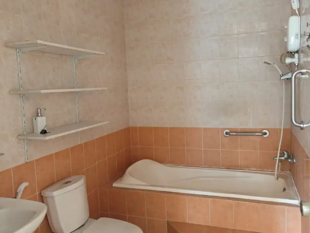 DIJUAL RUMAH HADAP BARAT @TAMAN KENCANA JAKARTA BARAT