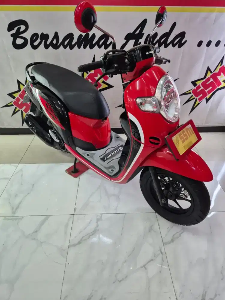 Scoopy iss sporty glossy