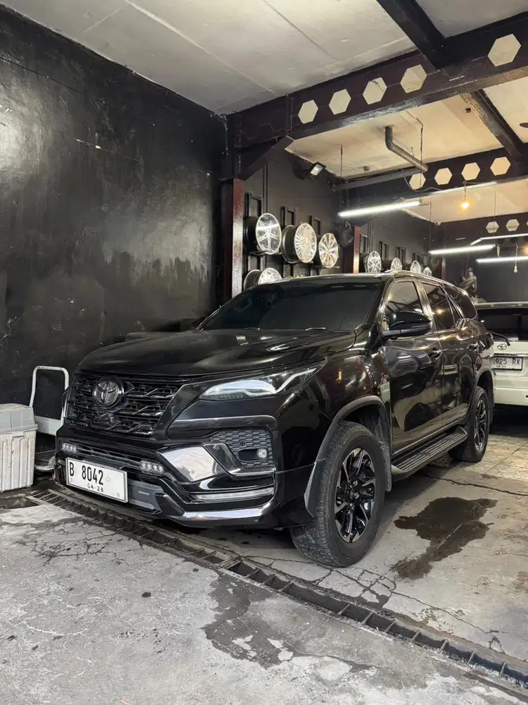 Toyota Fortuner 2.8 GR sport VRZ LOW KM !!!