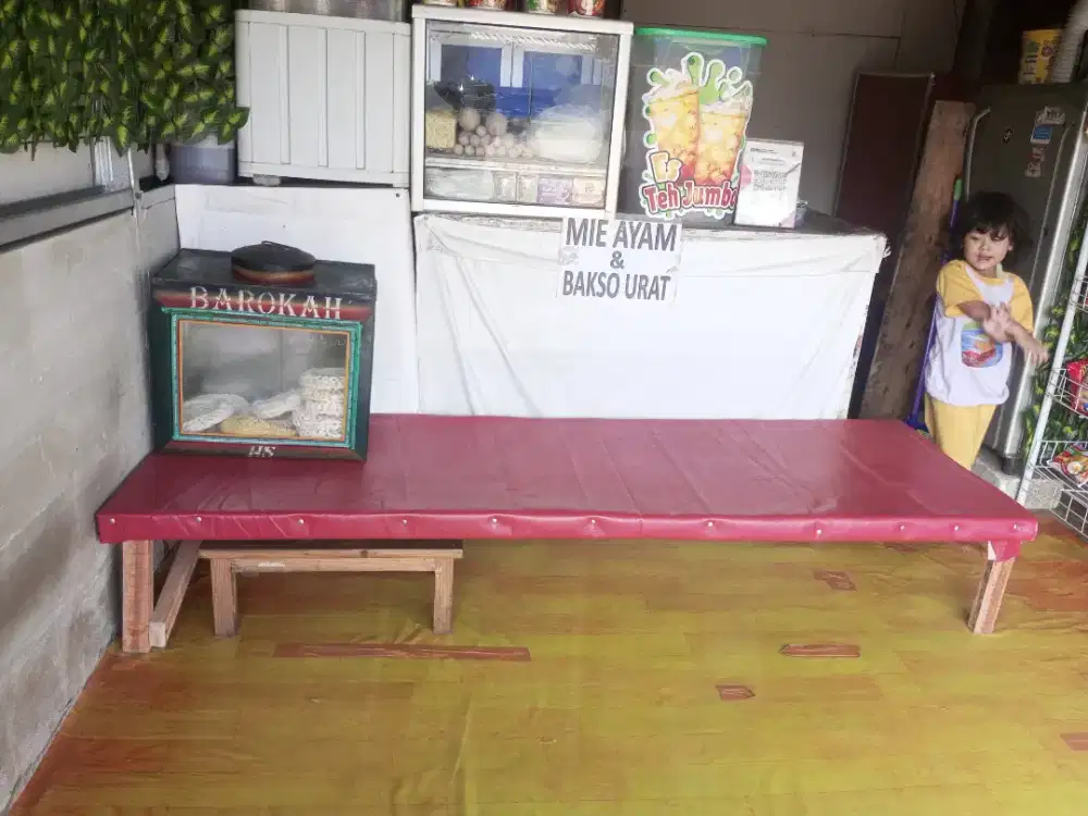 Meja lesehan  ambil ke lokasi aja ya yang mau