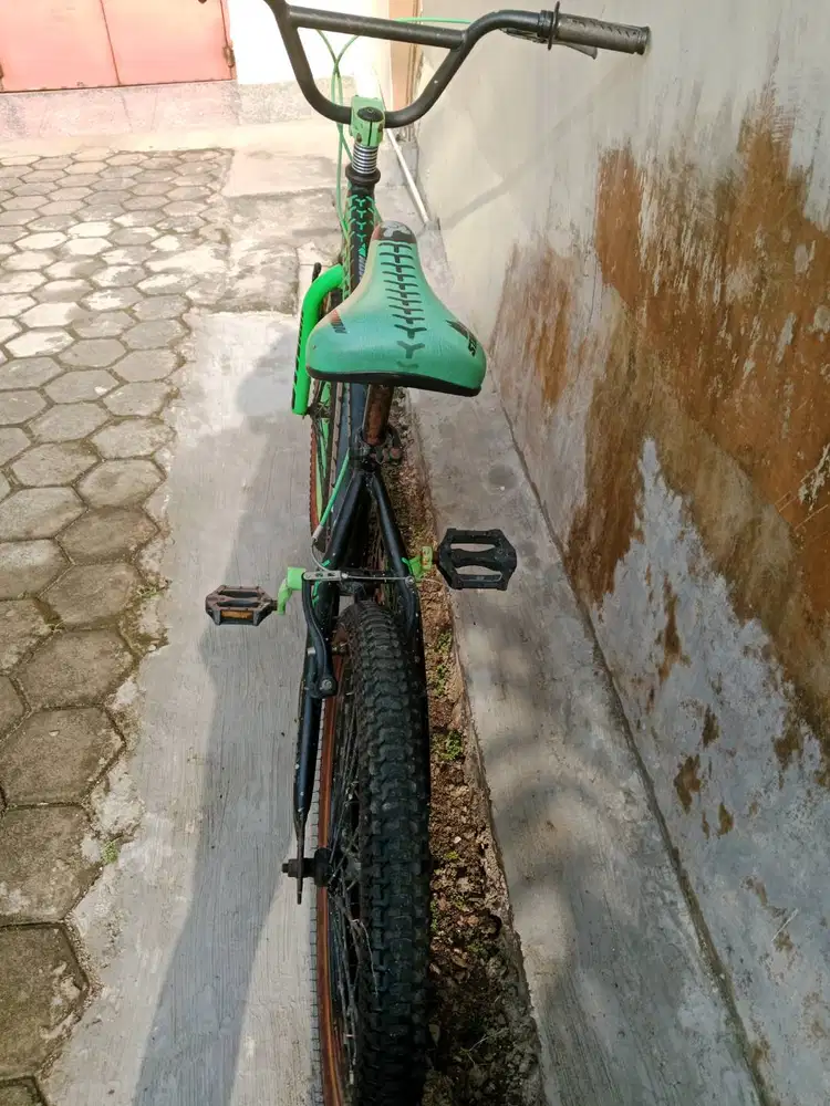 Sepeda starmon bmx