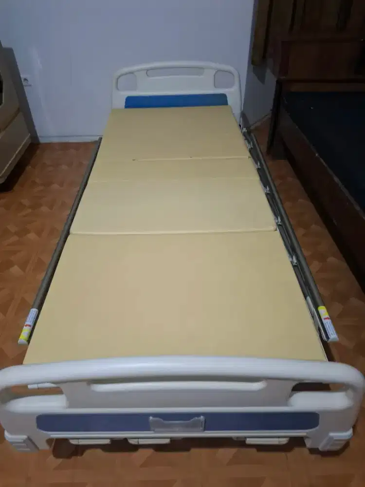 Tempat tidur single rumah sakit