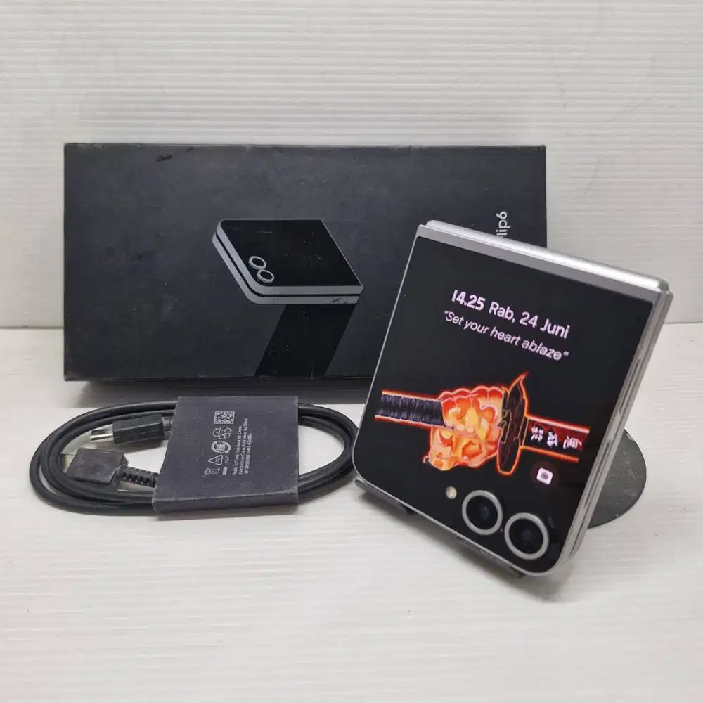 SAMSUNG GALAXY Z FLIP 6 5G 12/256 SILVER SEIN KOMPLIT NO MINUS