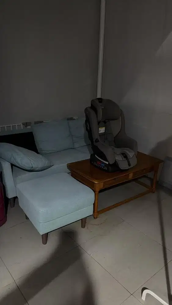 Sofa informa biru muda