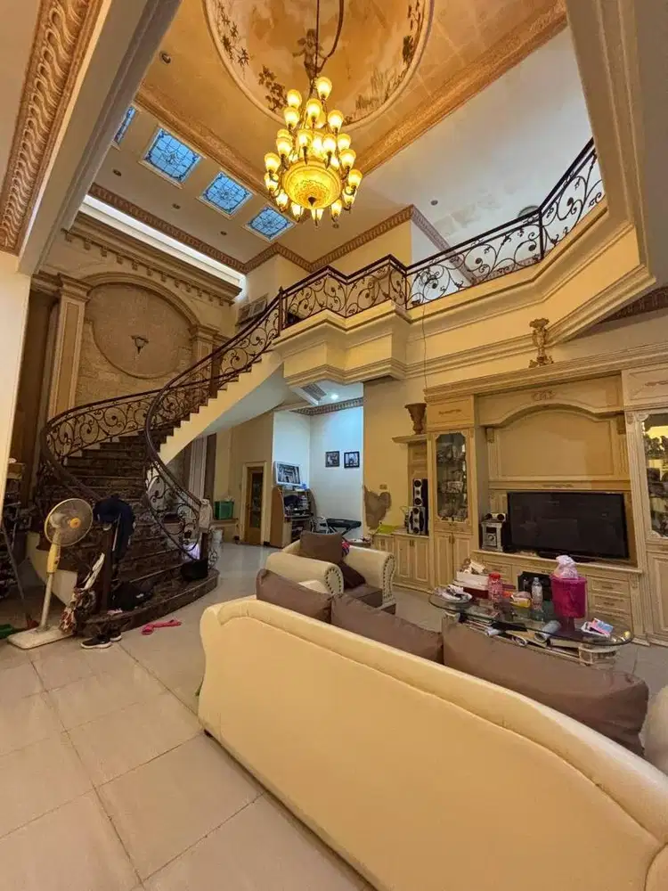 MURAH! DIJUAL RUMAH SUTOREJO SEMICLASSIC BANGUNAN BAGUS TERAWAT KOKOH