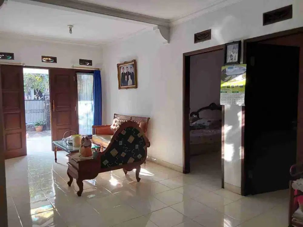 dijual/disewakan rumah di komplek istana kawaluyaan soetta