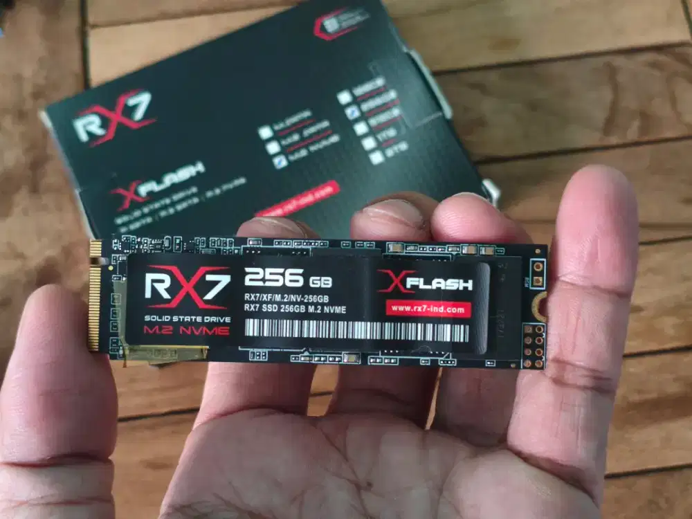 NVME RX7 M.2 256 GB plus enclosure