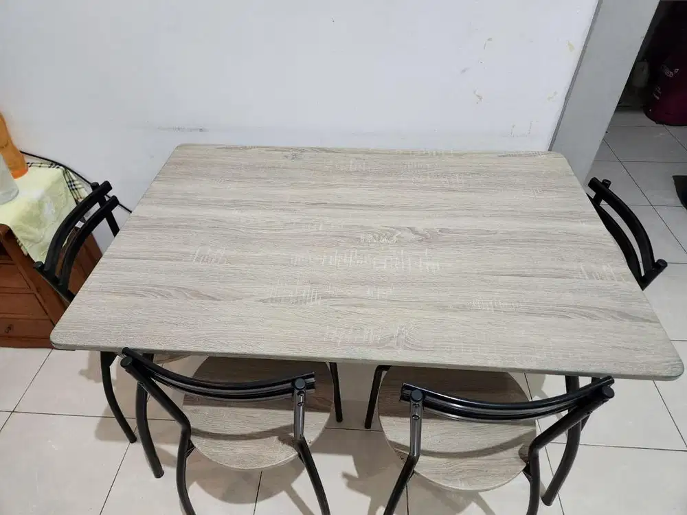 Jual meja makan 4 kursi murah!!!