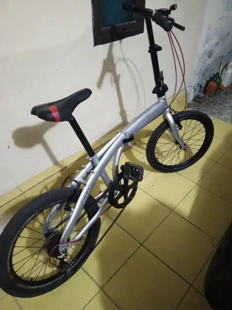 Sepeda Lipat 20 inchi