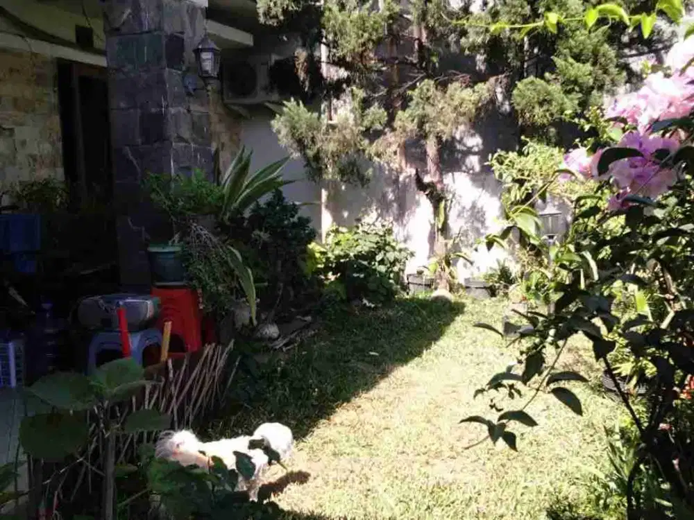 rumah terawat luas 140 di komplek batununggal indah