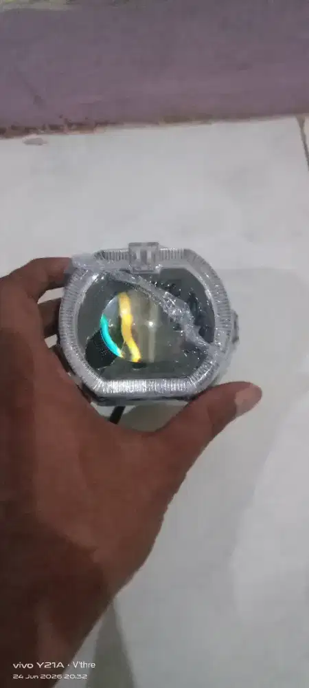 Lampu biled warna putih dan ice blue