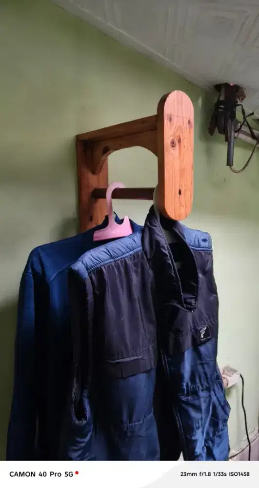 Hangat baju kayu bekas distro