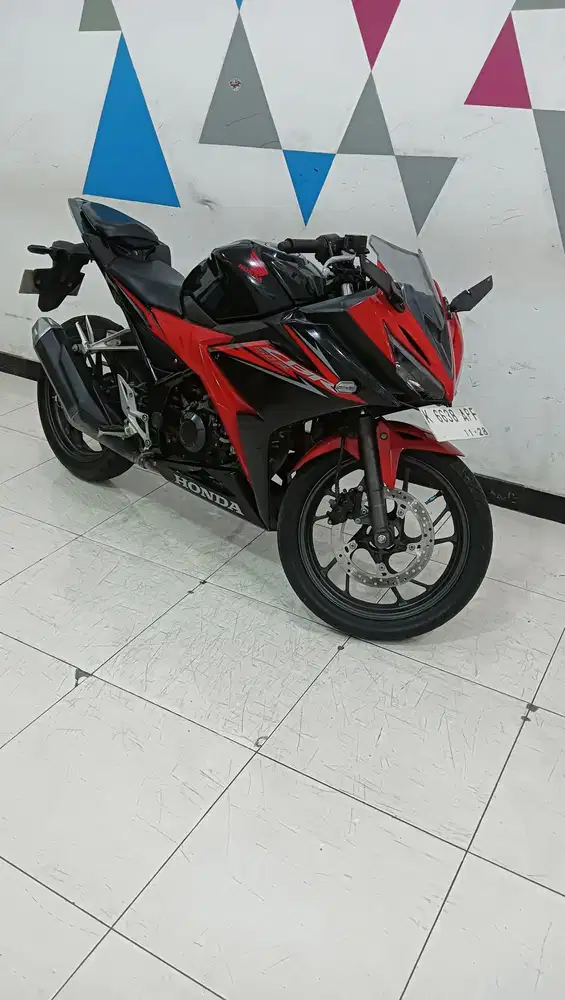 Honda New CBR 150R Facelift 2018 Dp.100 ribu