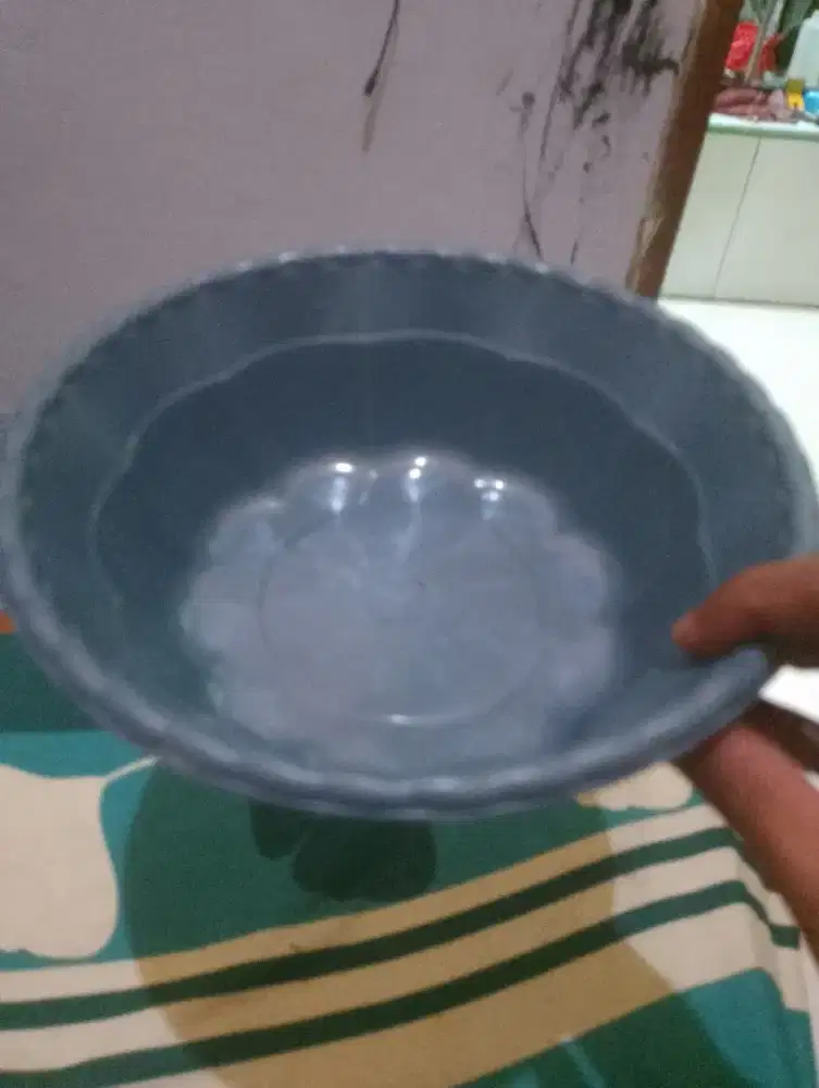 Baskom warna ungu