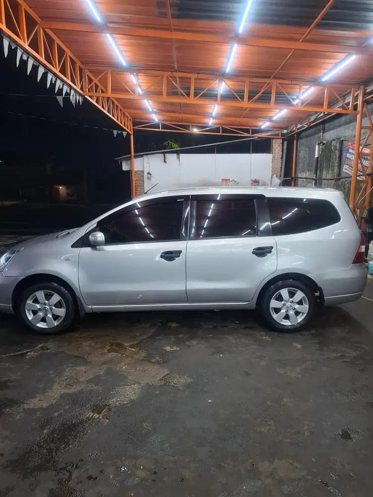 Nissan Grand livina 2009 Bensin
