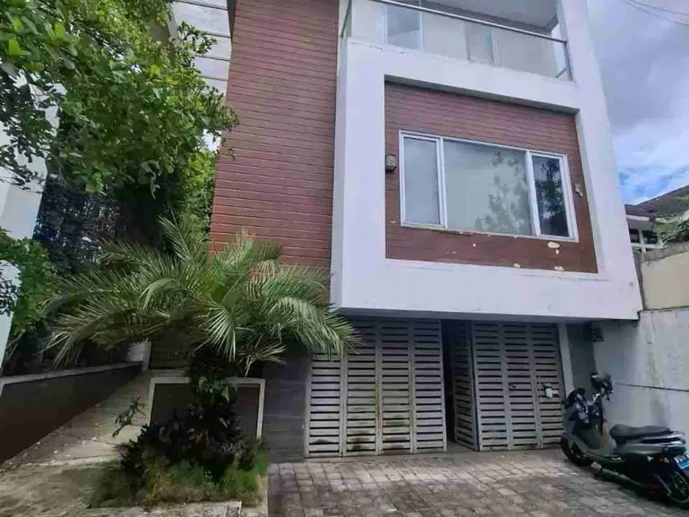 Rumah Luas SEMI FURNISHED LB 350 Di Setiabudhi dekat UPI Harga 4,5 Milyar