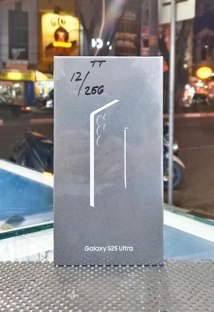 BARU..SAMSUNG S25 ULTRA RAM 12/256 SEGEL/GARANSI RESMI...NEGOO..