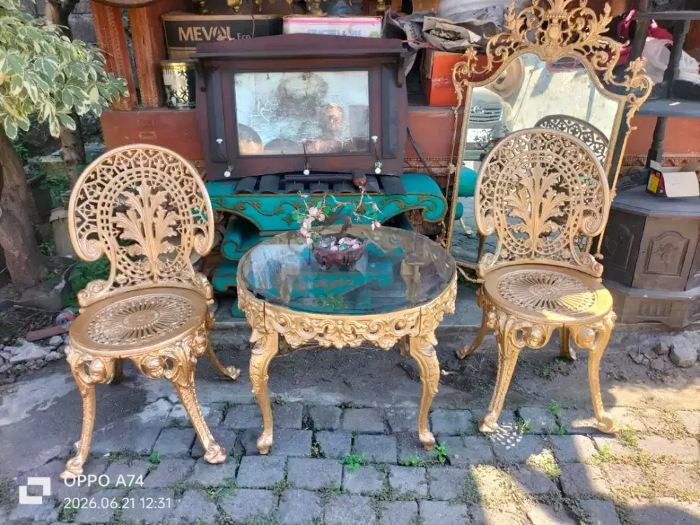Satu set meja kursi eropa